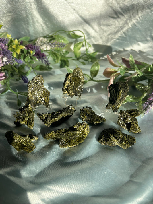 EPIDOTE FANS-PAKISTAN LOCALITY